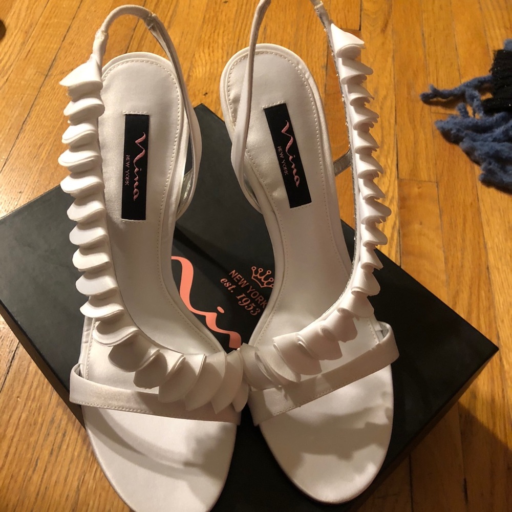 Nina Ulexa White Luster shoe